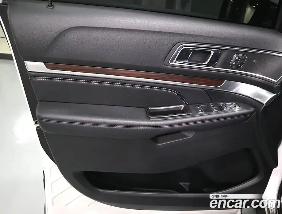 Ford Explorer 2018 2.3 Автомат в Москве № 273429, фото 18