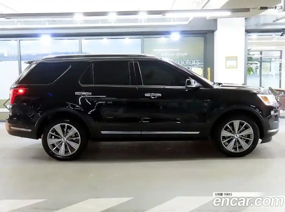 Ford Explorer 2018 2.3 Автомат в Москве № 282126, фото 3