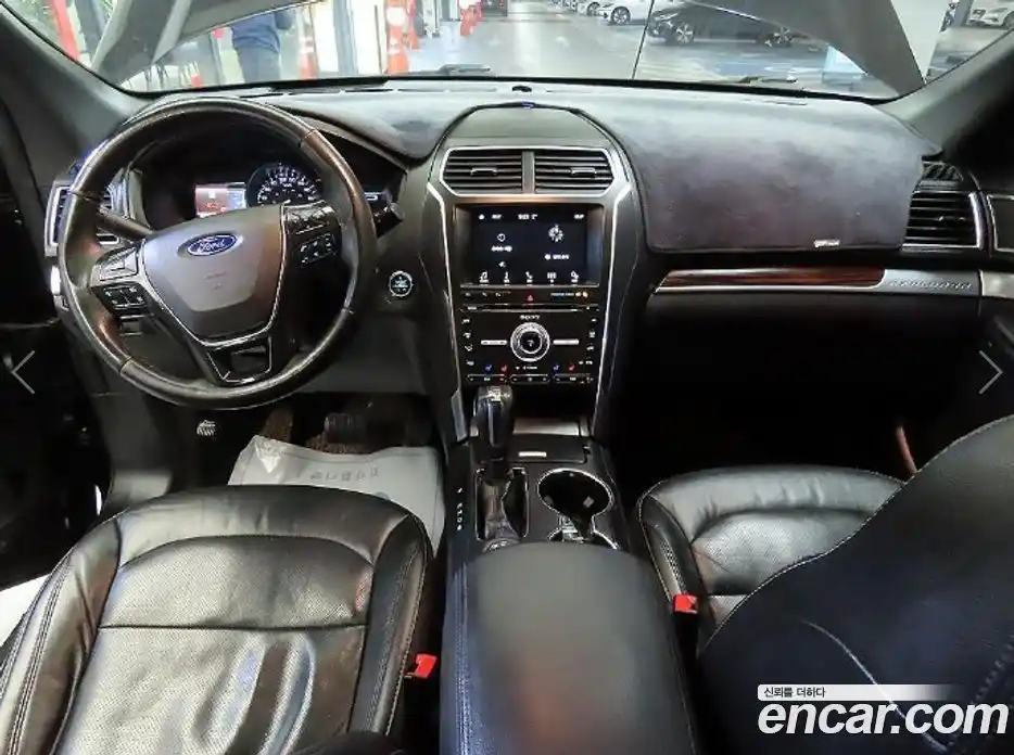 Ford Explorer 2018 2.3 Автомат в Москве № 282126, фото 10