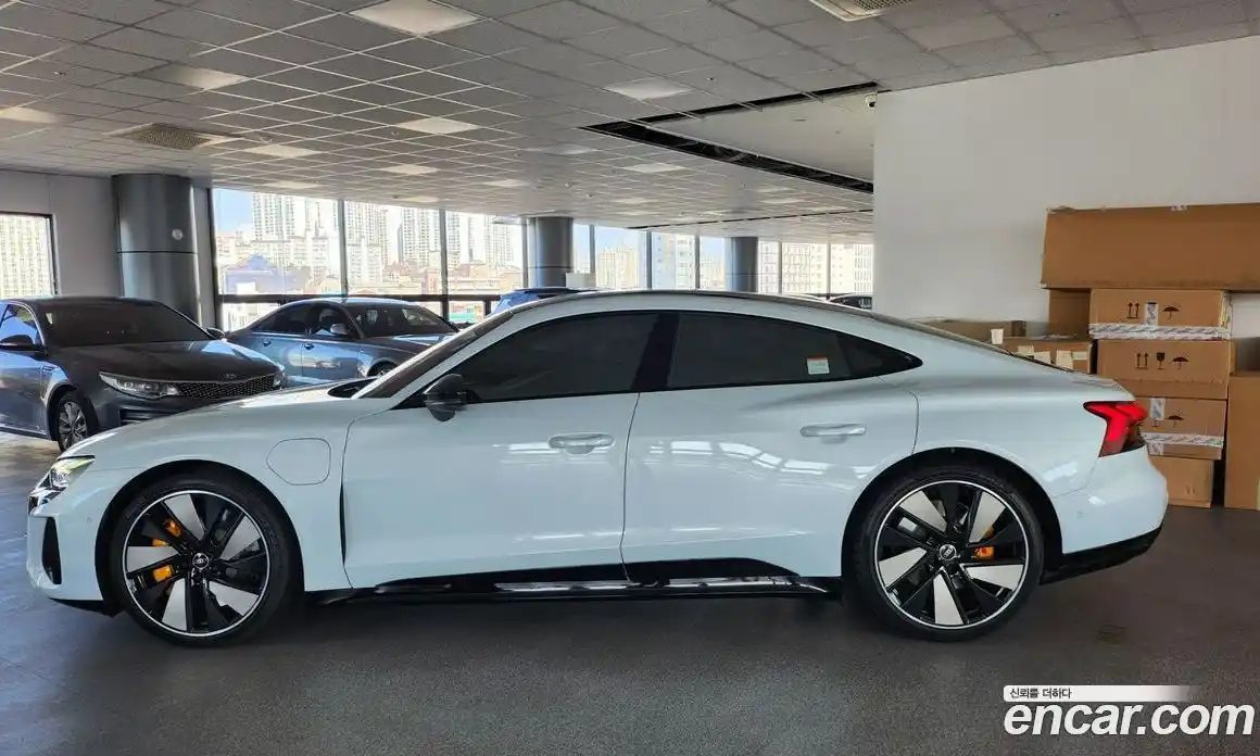 Audi e-tron GT 2023 1.0 Автомат в Москве № 343892, фото 3