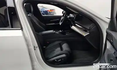 BMW 5-Series 2025 2.0 Автомат в Москве № 361670, миниатюра 11