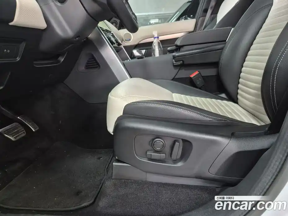 Land Rover Discovery 2023 3.0 Автомат в Москве № 416490, фото 14