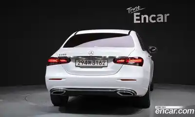 Mercedes-Benz E-Class 2022 2.0 Автомат в Москве № 494847, миниатюра 4