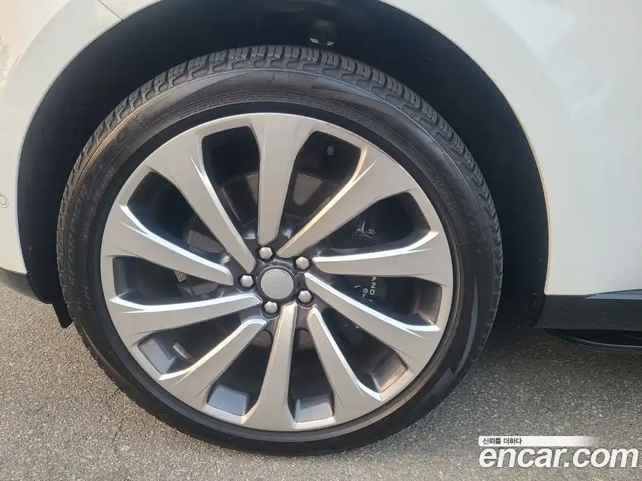 Land Rover Range-Rover 2023 4.4 Автомат в Москве № 495287, фото 12