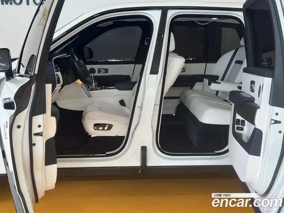 Rolls-Royce Cullinan 2022 6.7 Автомат в Москве № 500778, фото 7