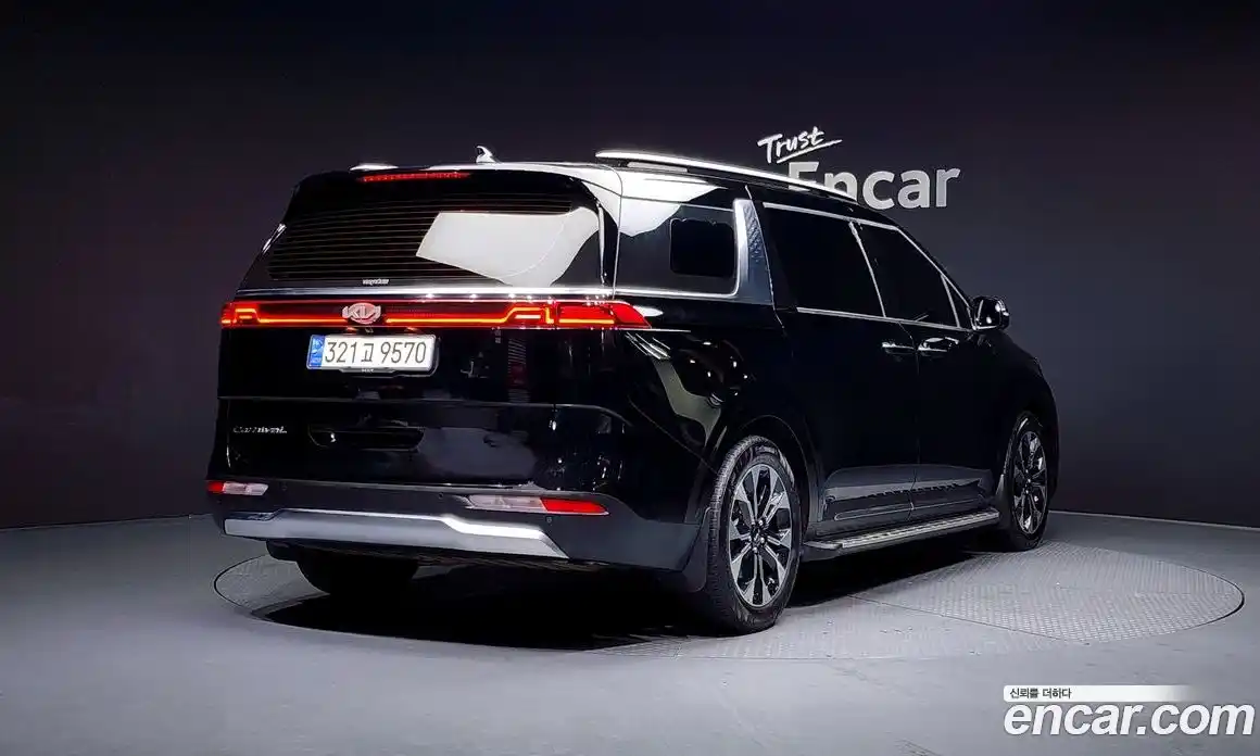 Kia Canival 2021 3.5 Автомат в Москве № 50699, фото 2