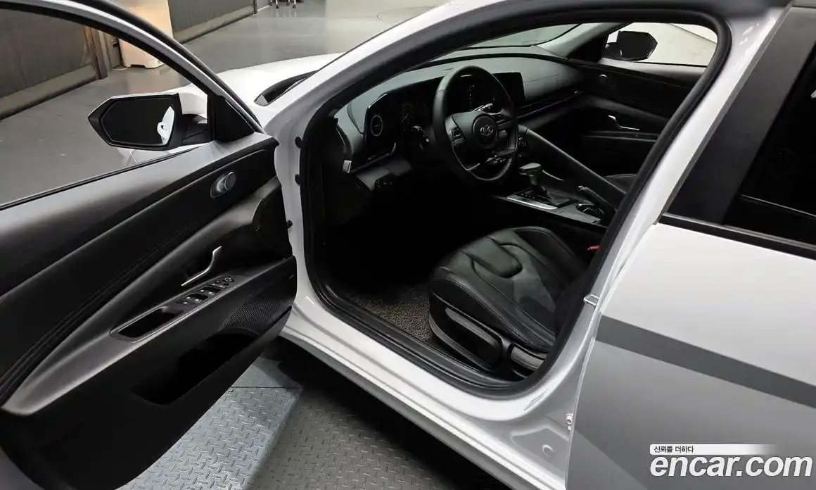 Hyundai Avante 2021 1.6 Автомат в Москве № 109775, фото 17