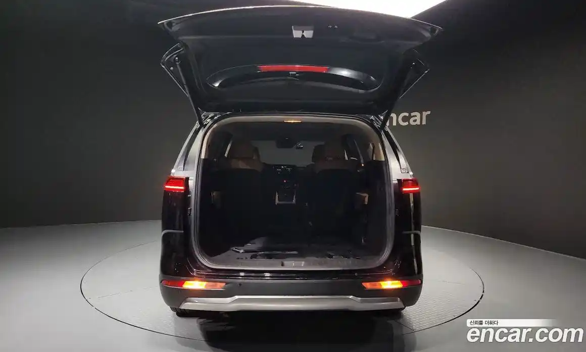 Kia Canival 2023 3.5 Автомат в Москве № 133141, фото 20