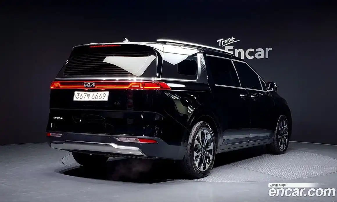 Kia Canival 2023 3.5 Автомат в Москве № 133141, фото 2