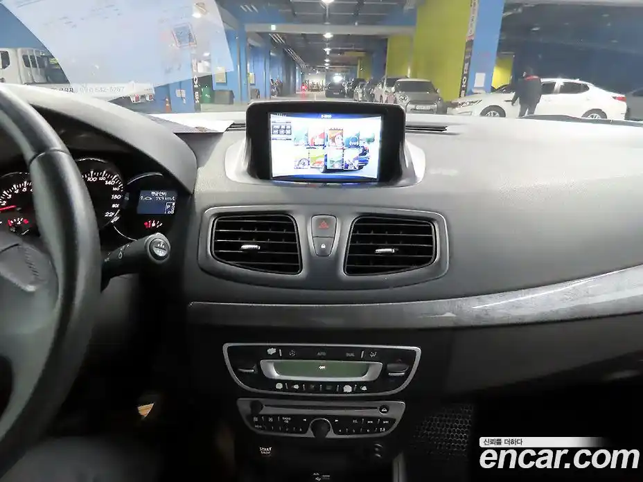 Renault SM3 2012 1.6 Автомат в Москве № 153042, фото 15