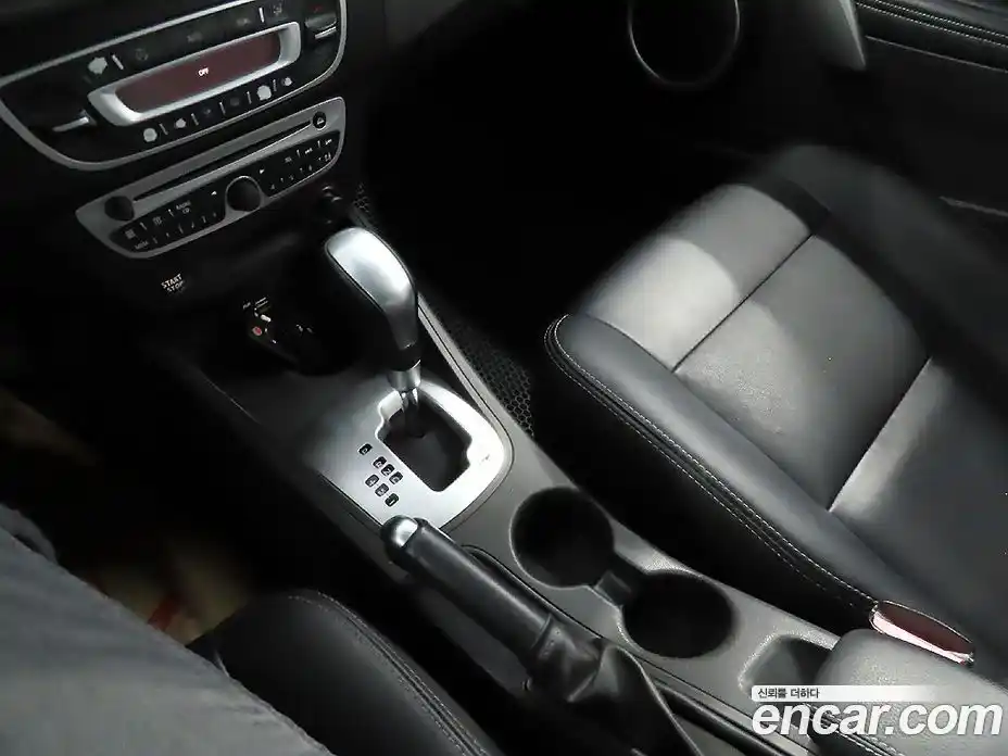 Renault SM3 2012 1.6 Автомат в Москве № 153042, фото 9