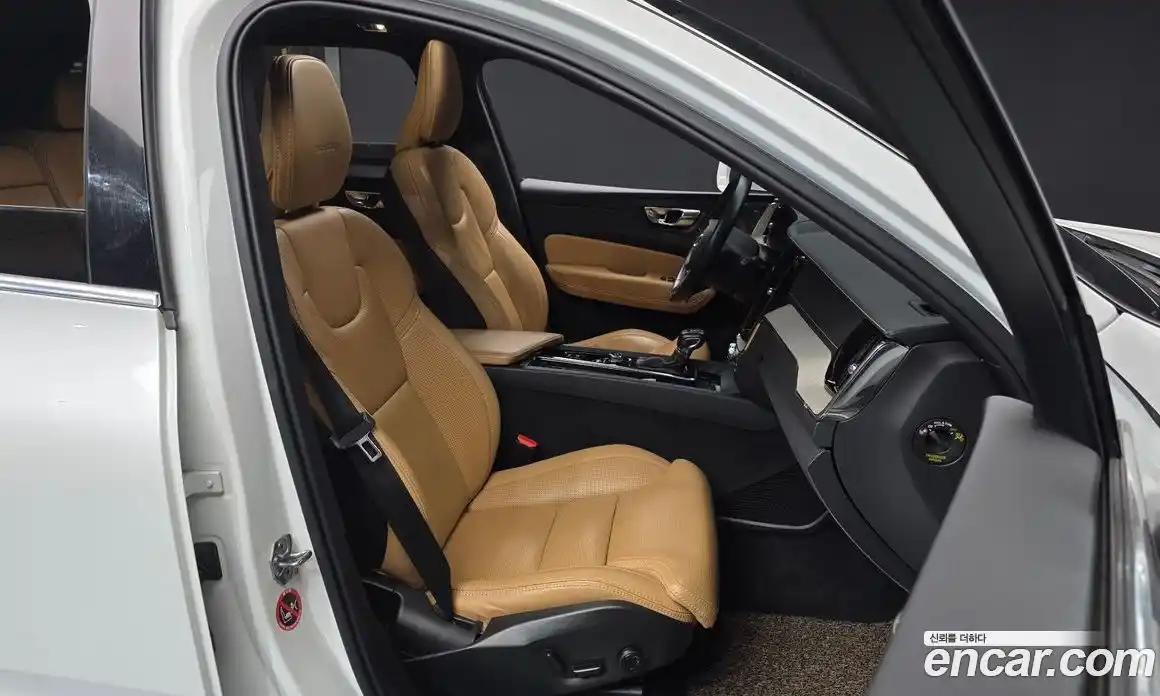 Volvo XC60 2019 2.0 Автомат в Москве № 164631, фото 16