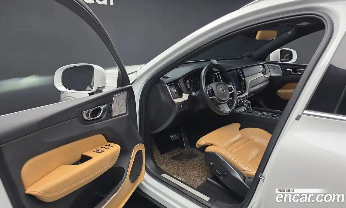 Volvo XC60 2019 2.0 Автомат в Москве № 164631, фото 18