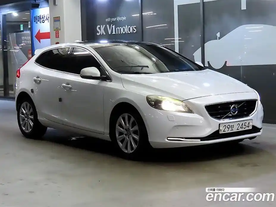 Volvo V40 2016 2.0 Автомат в Москве № 164871, фото 1