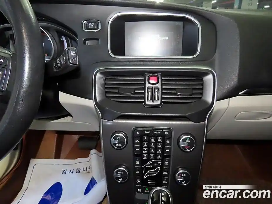 Volvo V40 2016 2.0 Автомат в Москве № 164871, фото 11