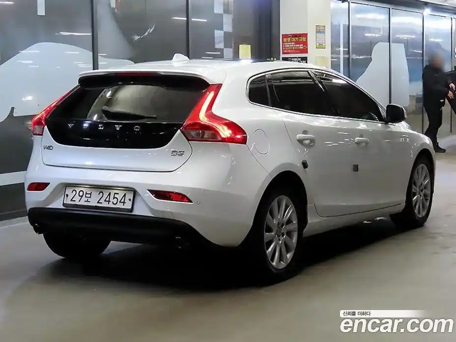 Volvo V40 2016 2.0 Автомат в Москве № 164871, фото 4