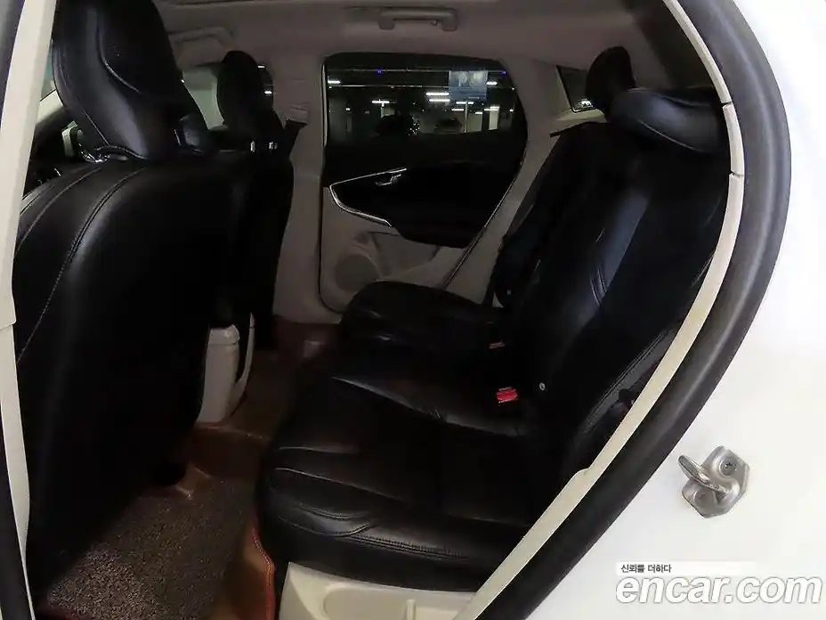 Volvo V40 2016 2.0 Автомат в Москве № 164871, фото 7