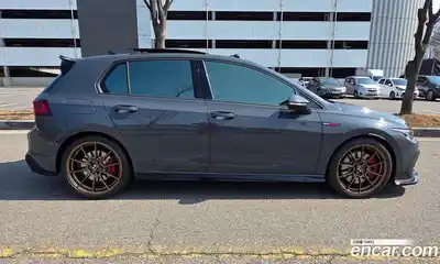 Volkswagen Golf, 2024