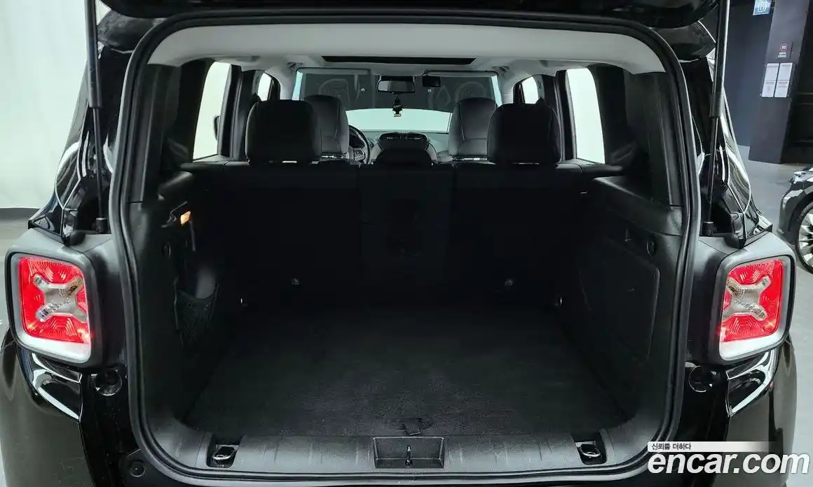 Jeep Renegade 2018 2.0 Автомат в Москве № 169418, фото 5