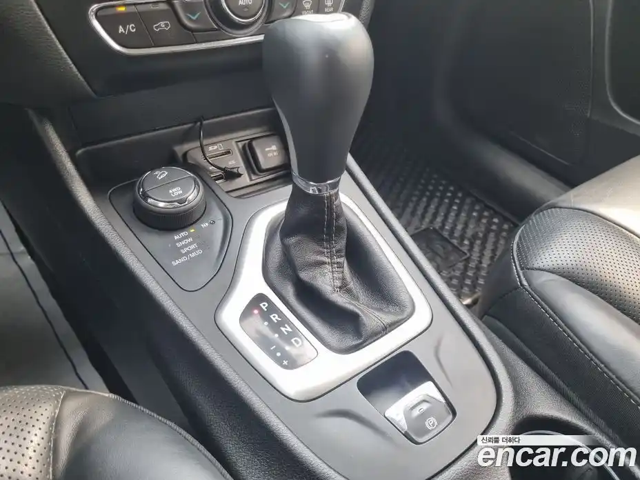 Jeep Cherokee 2017 2.2 Автомат в Москве № 170086, фото 11