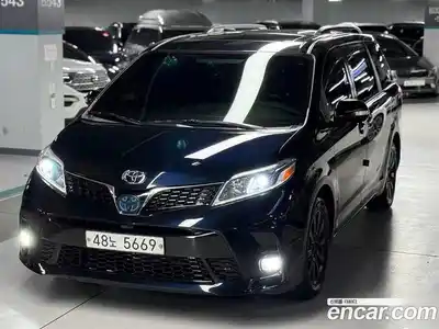 Toyota Sienna 2017 3.5 Автомат в Москве № 170372, миниатюра 3