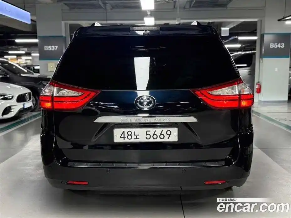Toyota Sienna 2017 3.5 Автомат в Москве № 170372, фото 5