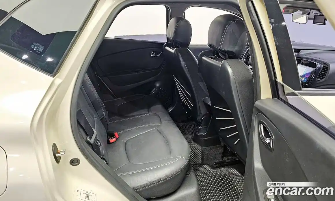 Renault QM3 2015 1.5 Автомат в Москве № 183916, фото 10