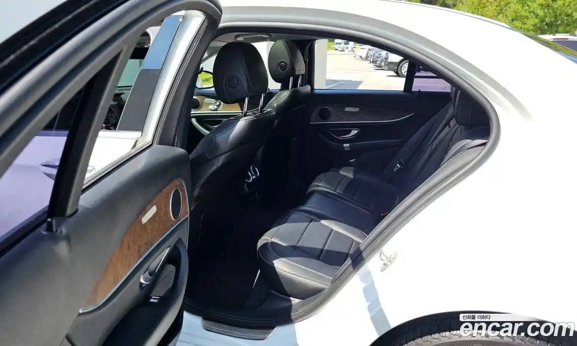 Mercedes-Benz E-Class 2018 2.0 Автомат в Москве № 195285, фото 13