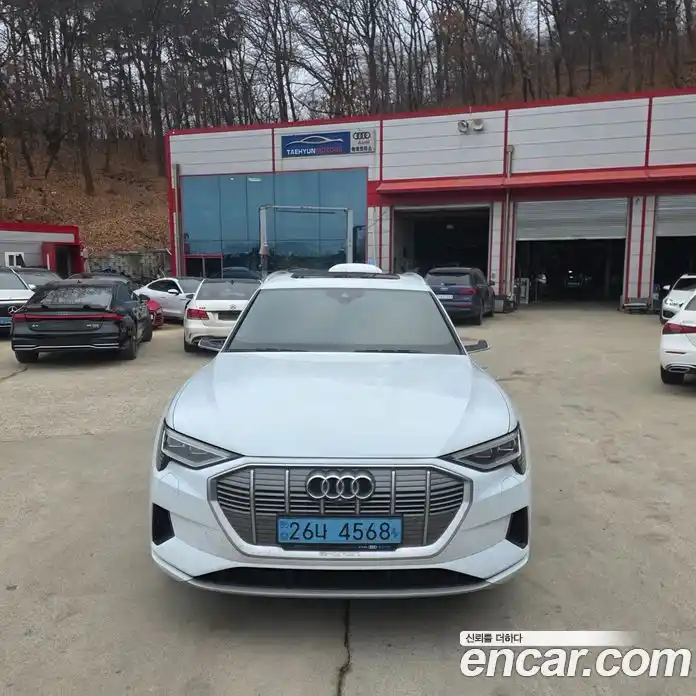 Audi e-tron 2020 0.3 Автомат в Москве № 196792, фото 1