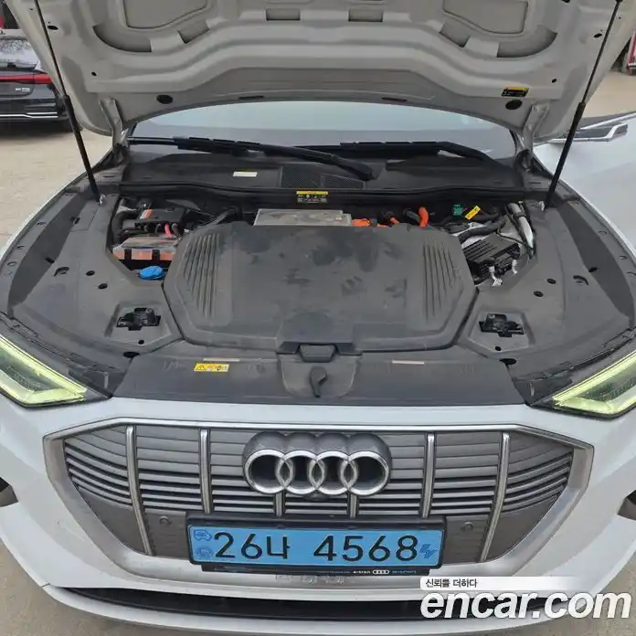 Audi e-tron 2020 0.3 Автомат в Москве № 196792, фото 19