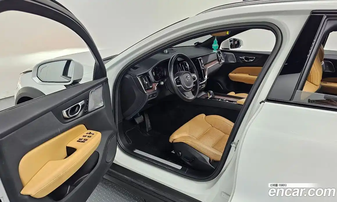 Volvo V60 2022 2.0 Автомат в Москве № 197000, фото 11