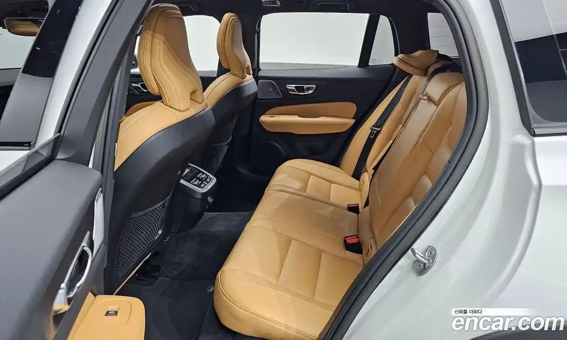 Volvo V60 2022 2.0 Автомат в Москве № 197000, фото 12