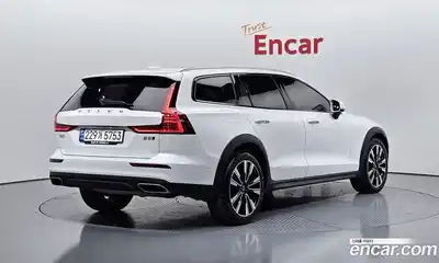 Volvo V60 2022 2.0 Автомат в Москве № 197000, миниатюра 2