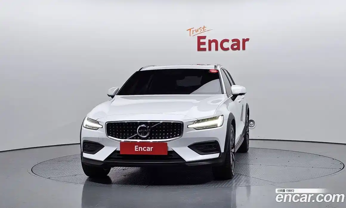 Volvo V60 2022 2.0 Автомат в Москве № 197000, фото 3