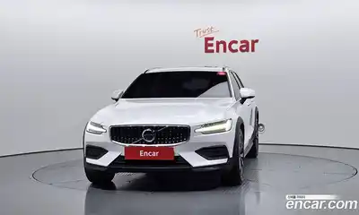 Volvo V60 2022 2.0 Автомат в Москве № 197000, миниатюра 3