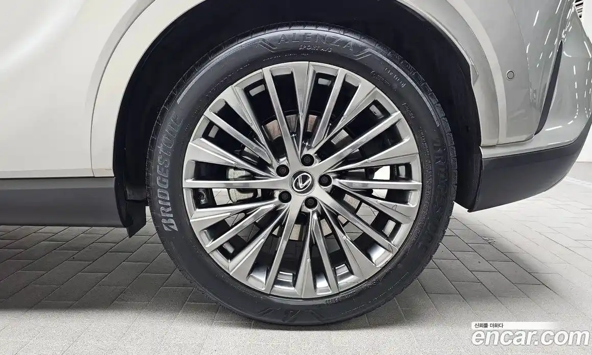 Lexus RX 2023 2.5 Автомат в Москве № 198847, фото 5