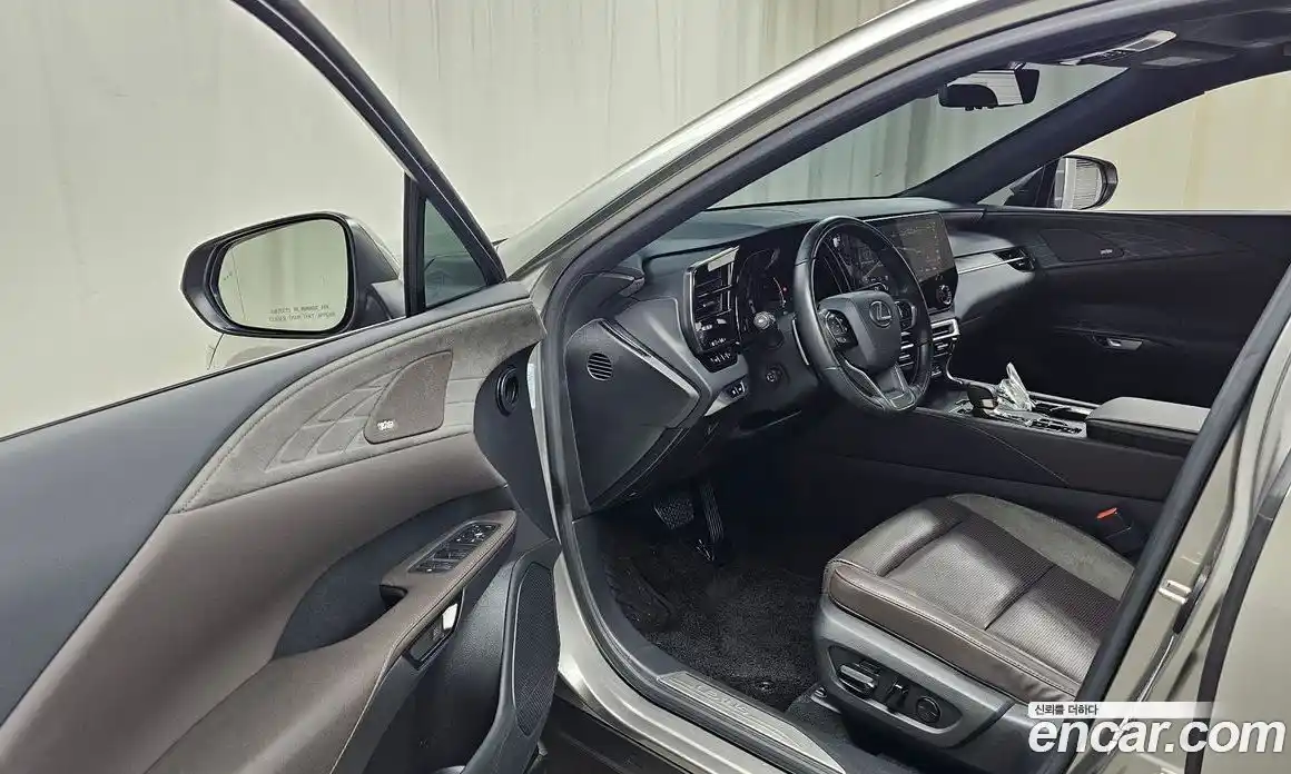 Lexus RX 2023 2.5 Автомат в Москве № 198847, фото 10