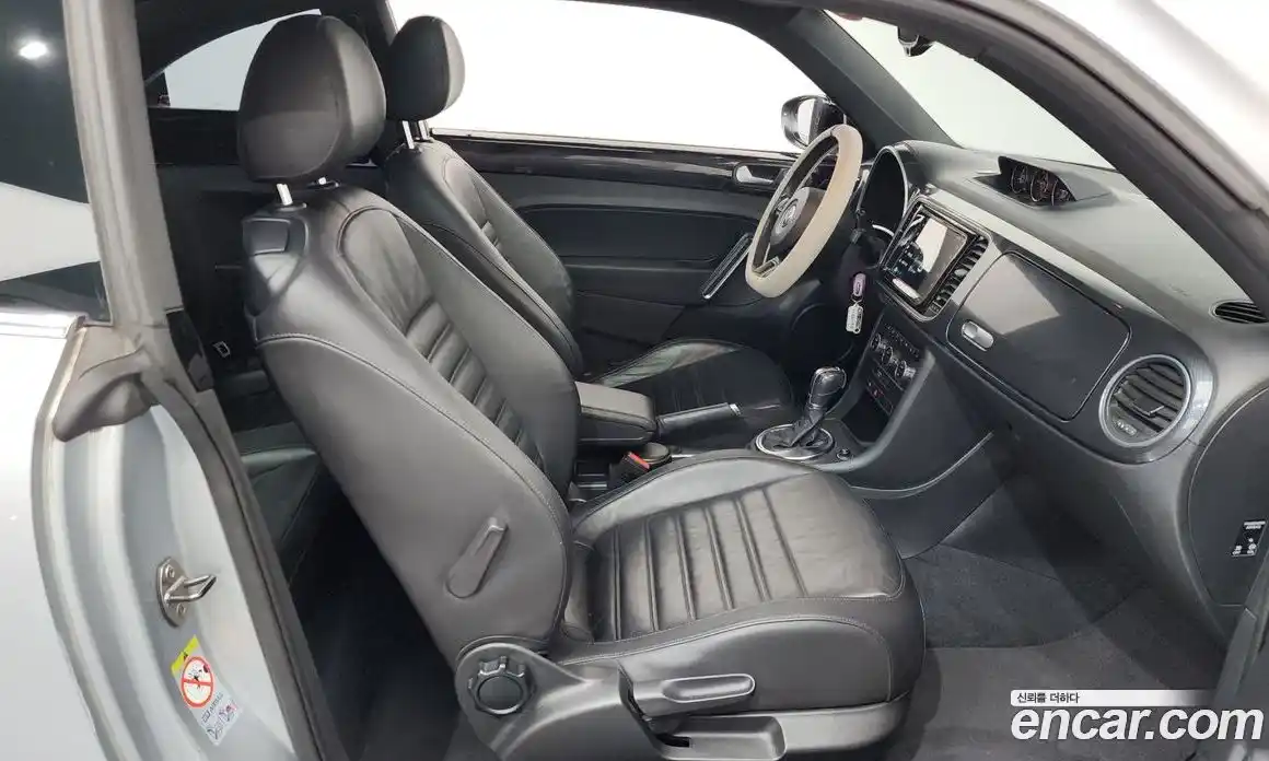 Volkswagen Beatle 2013 2.0 Автомат в Москве № 199164, фото 11