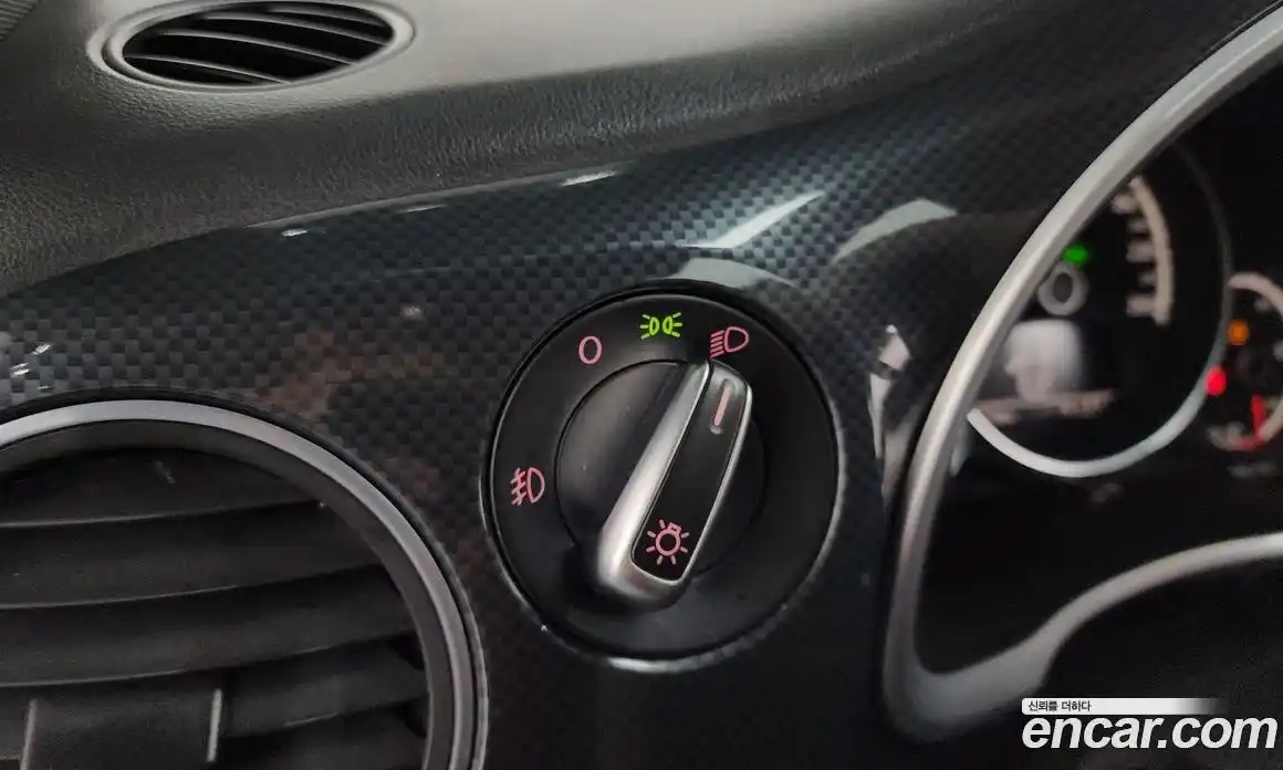 Volkswagen Beatle 2013 2.0 Автомат в Москве № 199164, фото 14