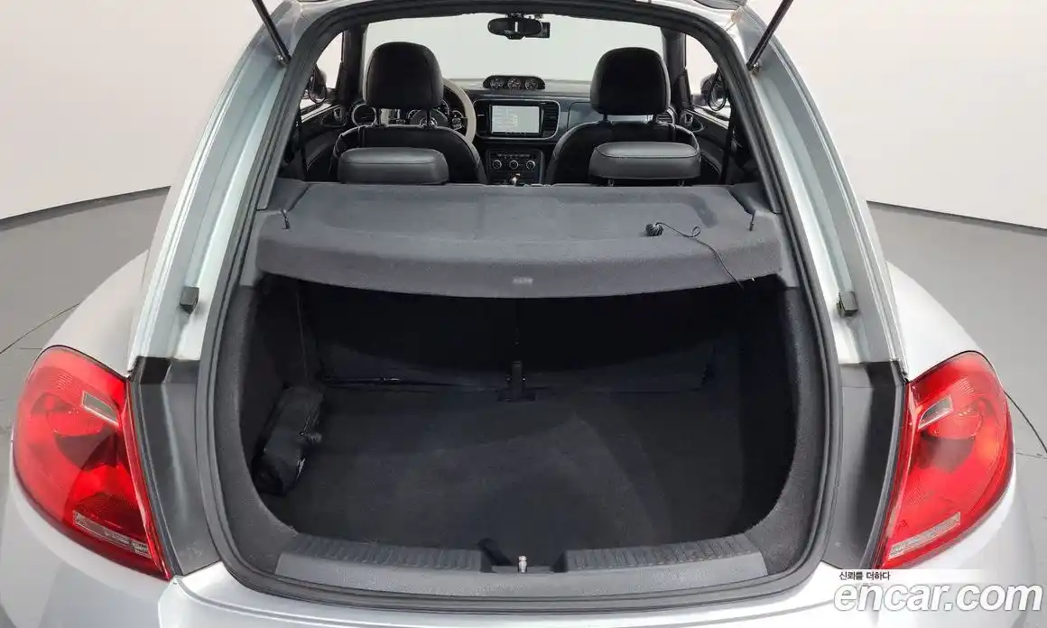 Volkswagen Beatle 2013 2.0 Автомат в Москве № 199164, фото 20