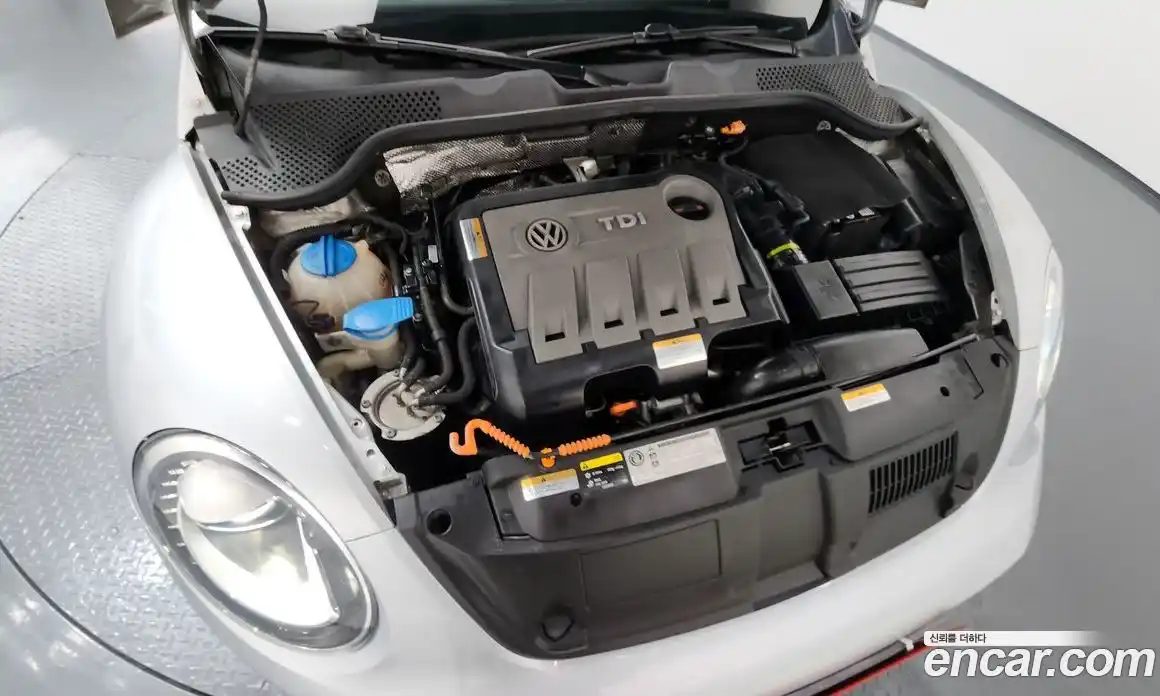 Volkswagen Beatle 2013 2.0 Автомат в Москве № 199164, фото 6