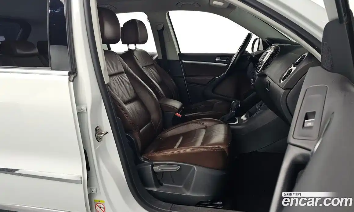 Volkswagen Tiguan 2015 2.0 Автомат в Москве № 200078, фото 15