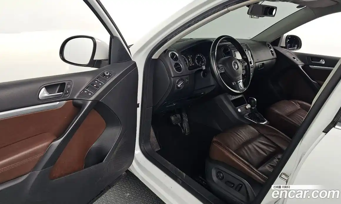 Volkswagen Tiguan 2015 2.0 Автомат в Москве № 200078, фото 16