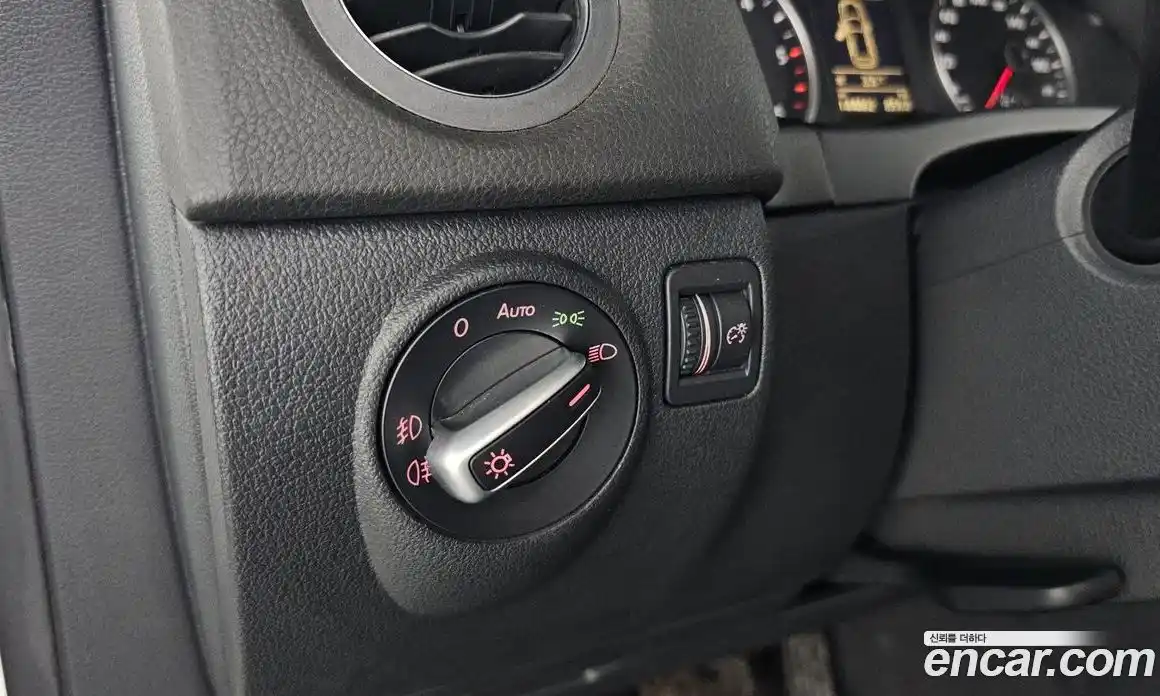 Volkswagen Tiguan 2015 2.0 Автомат в Москве № 200078, фото 19