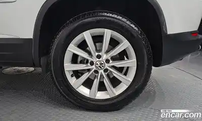 Volkswagen Tiguan 2015 2.0 Автомат в Москве № 200078, миниатюра 2