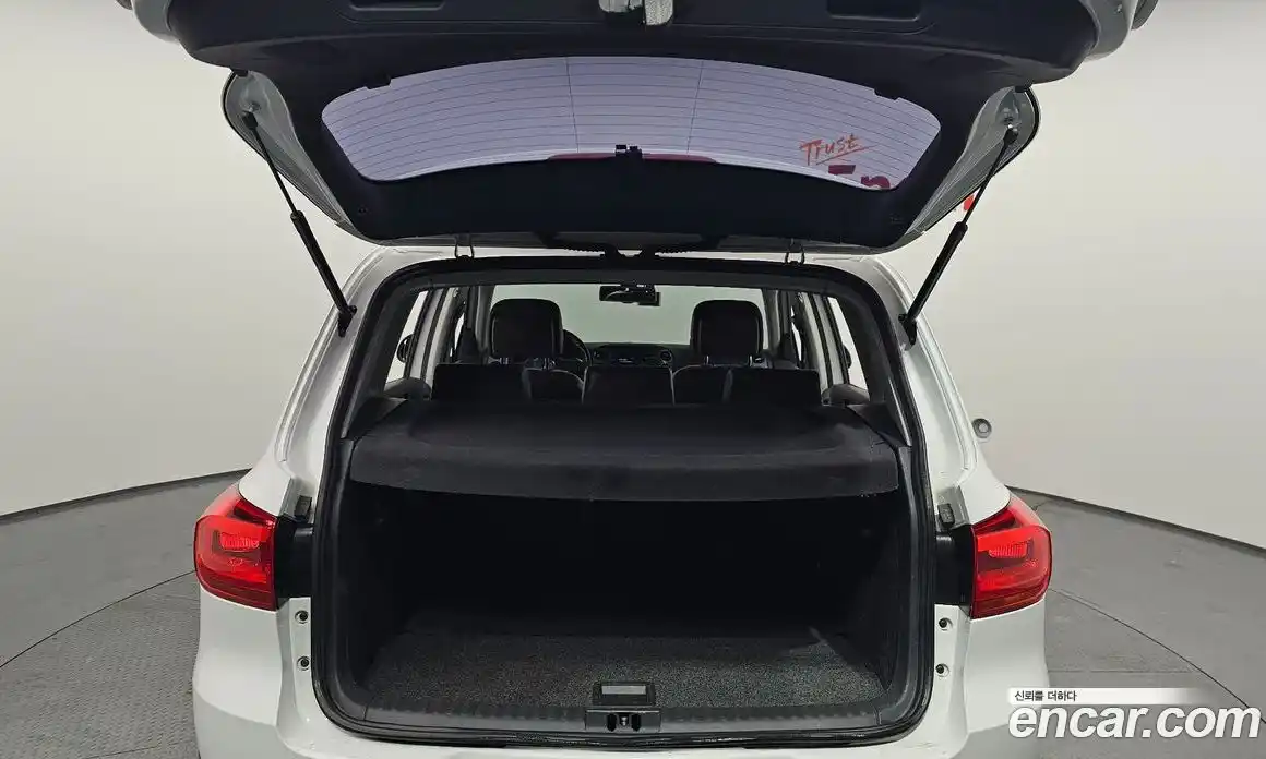 Volkswagen Tiguan 2015 2.0 Автомат в Москве № 200078, фото 3