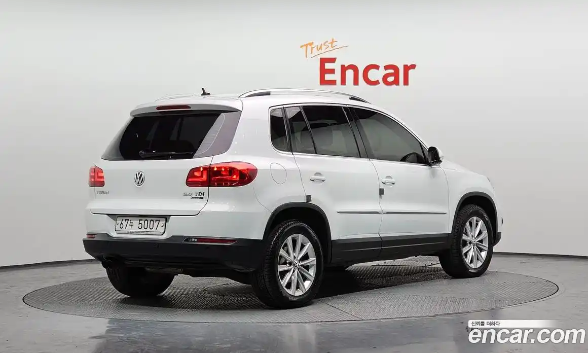 Volkswagen Tiguan 2015 2.0 Автомат в Москве № 200078, фото 4