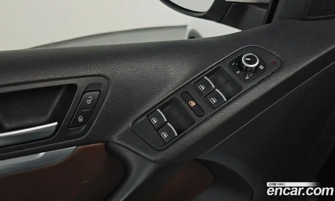 Volkswagen Tiguan 2015 2.0 Автомат в Москве № 200078, фото 9