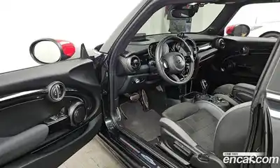 Mini Cooper 2023 2.0 Автомат в Москве № 214294, миниатюра 7