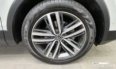 Volkswagen Tiguan 2023 2.0 Автомат в Москве № 215065, миниатюра 2